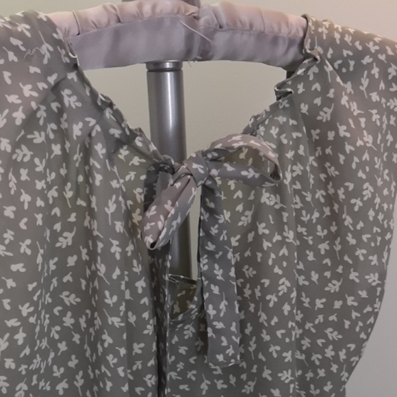 Ladies top - Picture 2 of 3